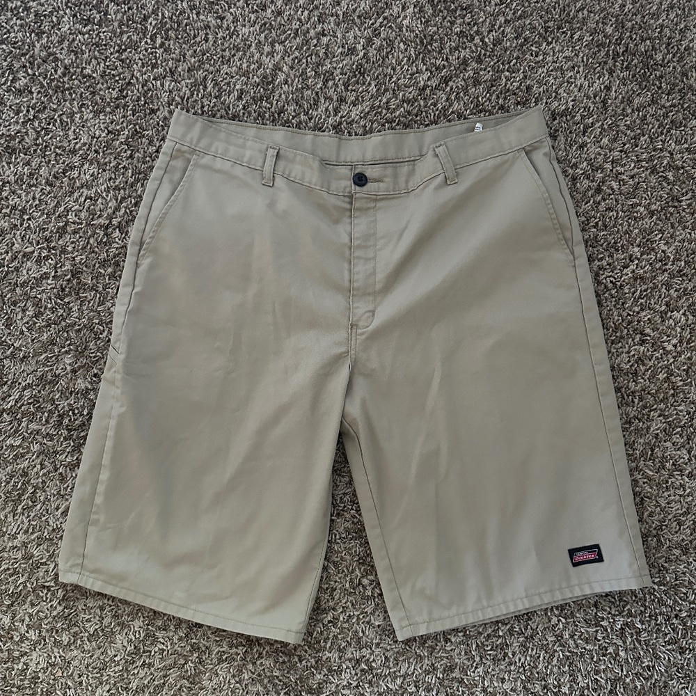 VTG Dickies Tan Khaki Men's Utility Shorts - 40" waist, 12" inseam